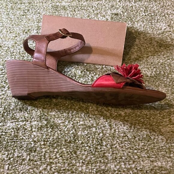 Bueno flat Sandals, size 10 - Picture 3 of 5